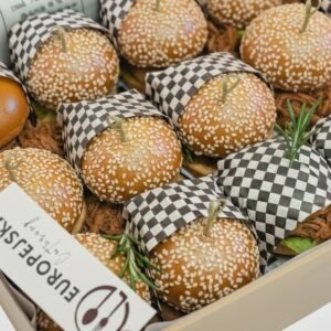Mini burgery z szarpaną wieprzowiną na zimno