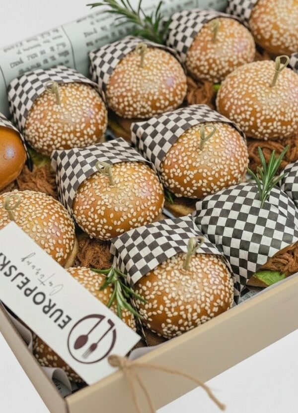Mini burgery z szarpaną wieprzowiną na zimno